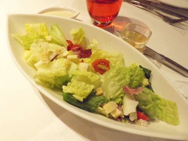 沙拉英文說法是 salad