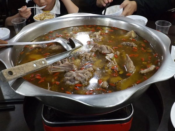 這鍋就是台灣番鴨園區金陵店的重頭戲