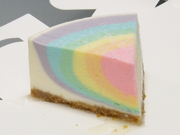 Piepai Cafe 的彩虹生乳酪蛋糕再來一張