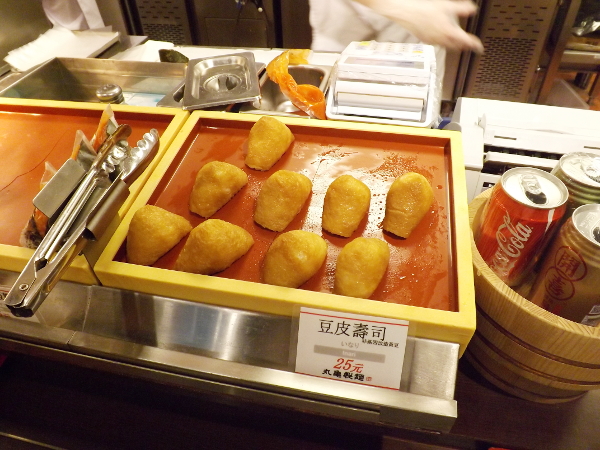 現場有好幾種不同的壽司