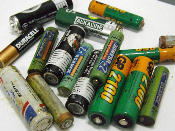 等待回收的舊電池