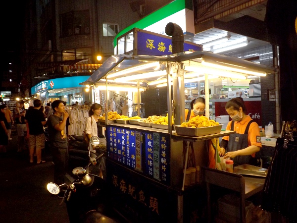 中原夜市深海魷魚頭攤位圖一