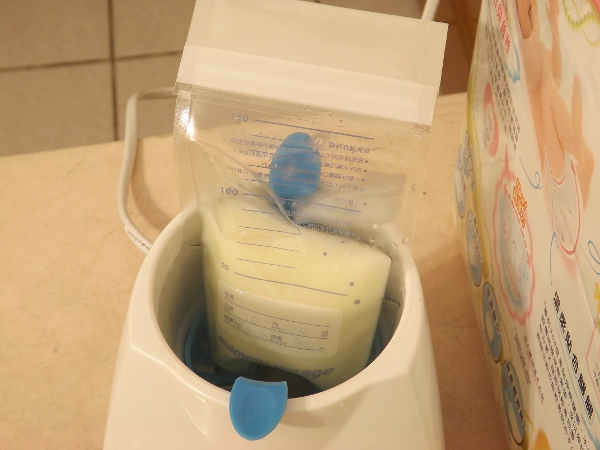 PUKU藍色企鵝溫奶調乳器圖二