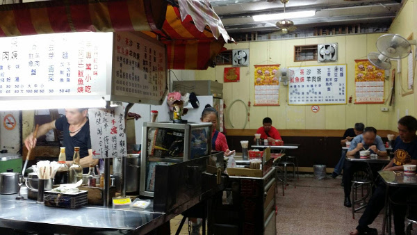 阿正沙茶魷魚羹店內景