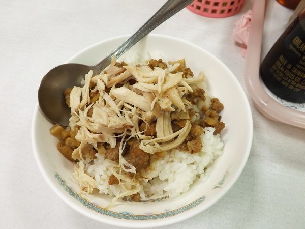 雞絲滷肉飯