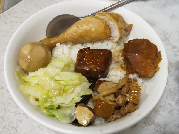龍德小館的滷味飯