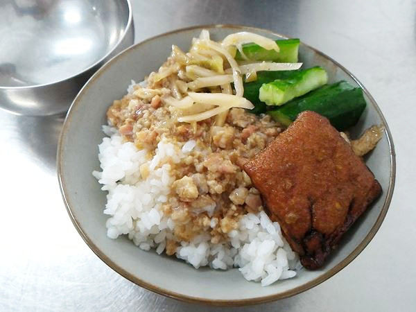 有春的滷肉飯